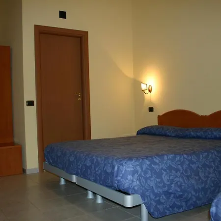 Отель Milano Неаполь