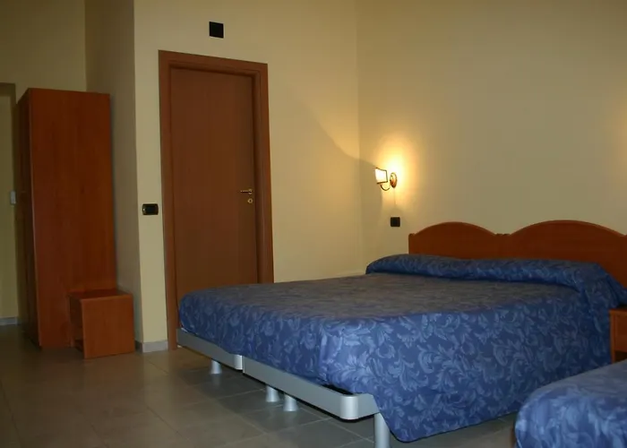 Отель Milano Неаполь